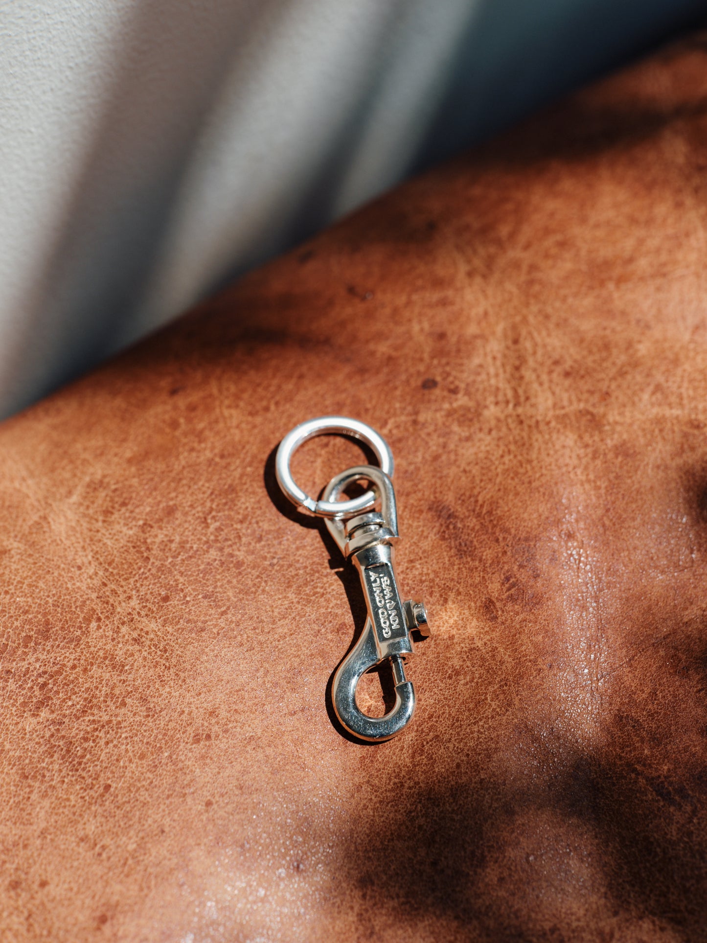 TEAR MOTIF CARABINER