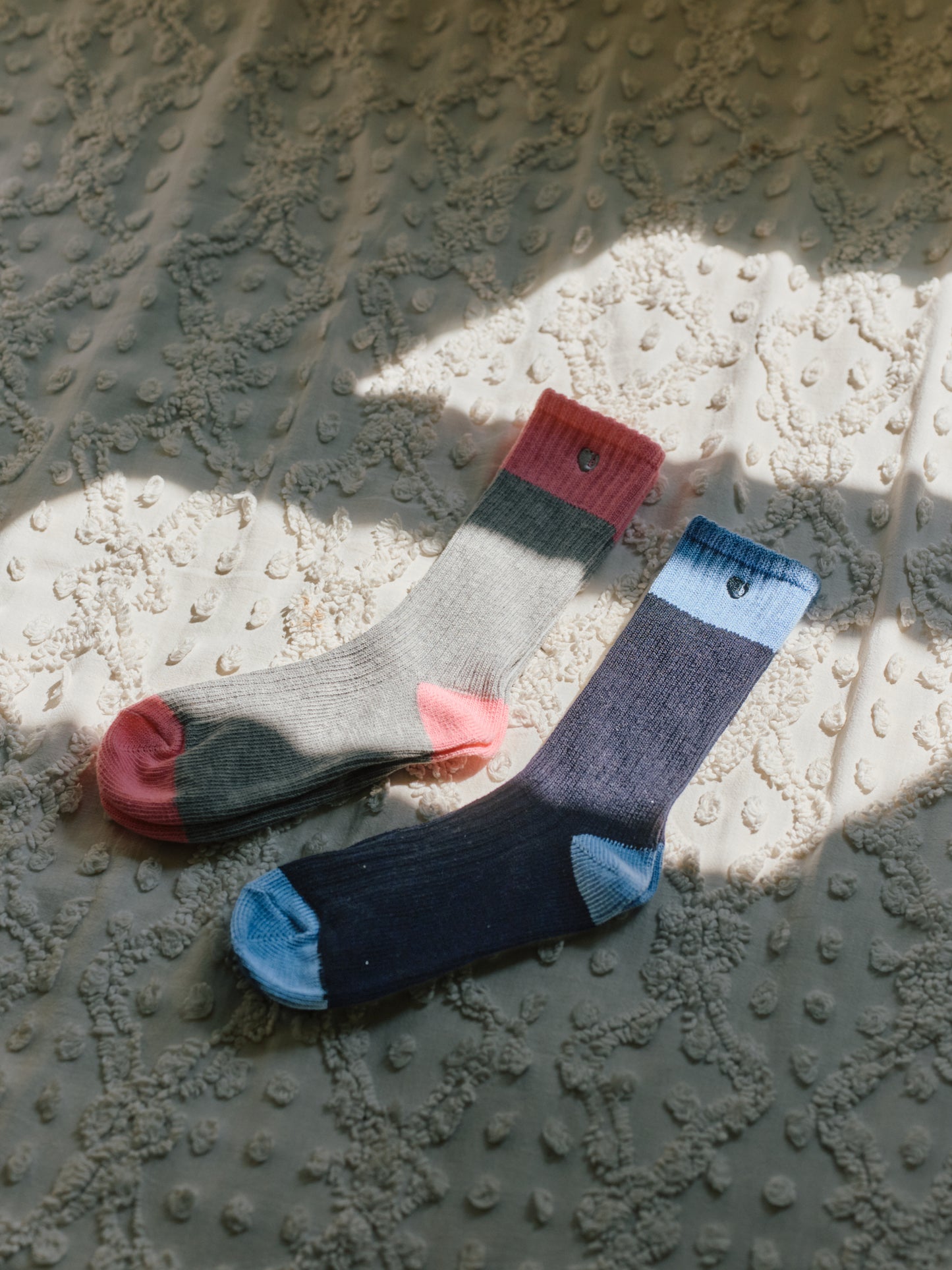 COLOR BLOCK HEART SOCKS