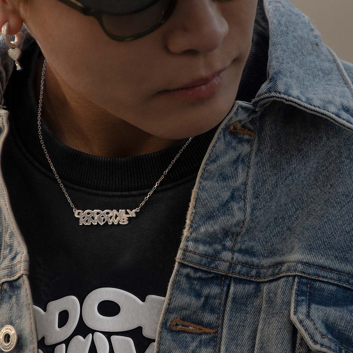 LOGO NECKLACE