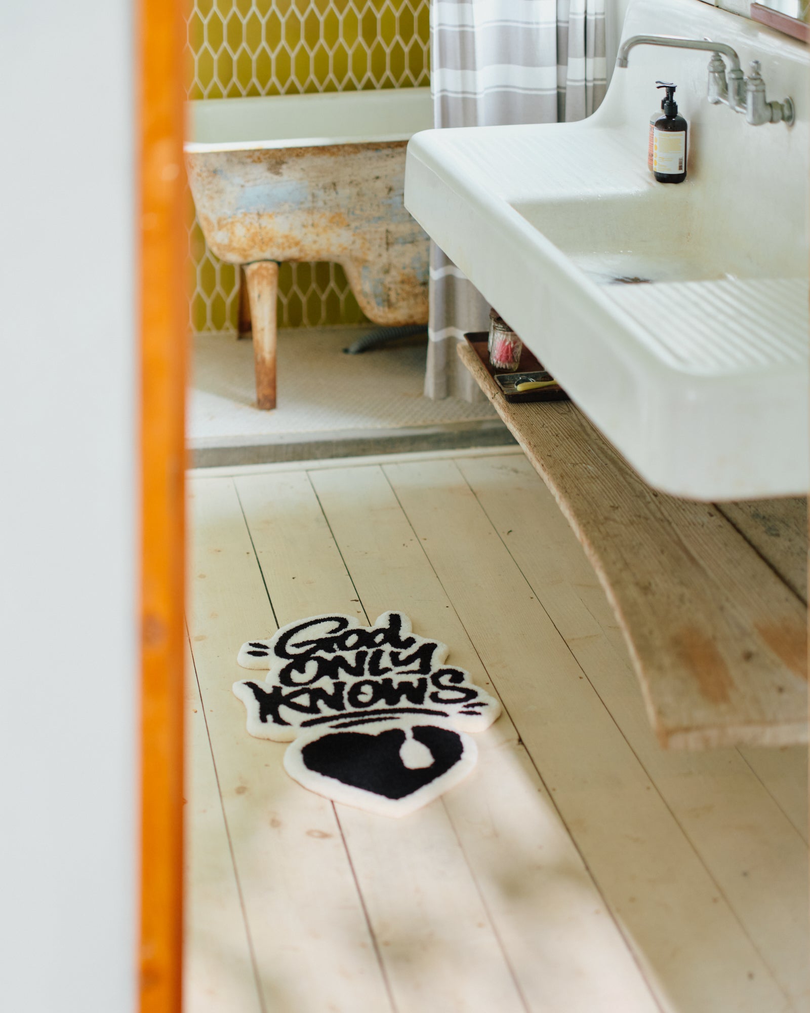 GOK TAGGING LOGO RUG – GOD ONLY KNOWS