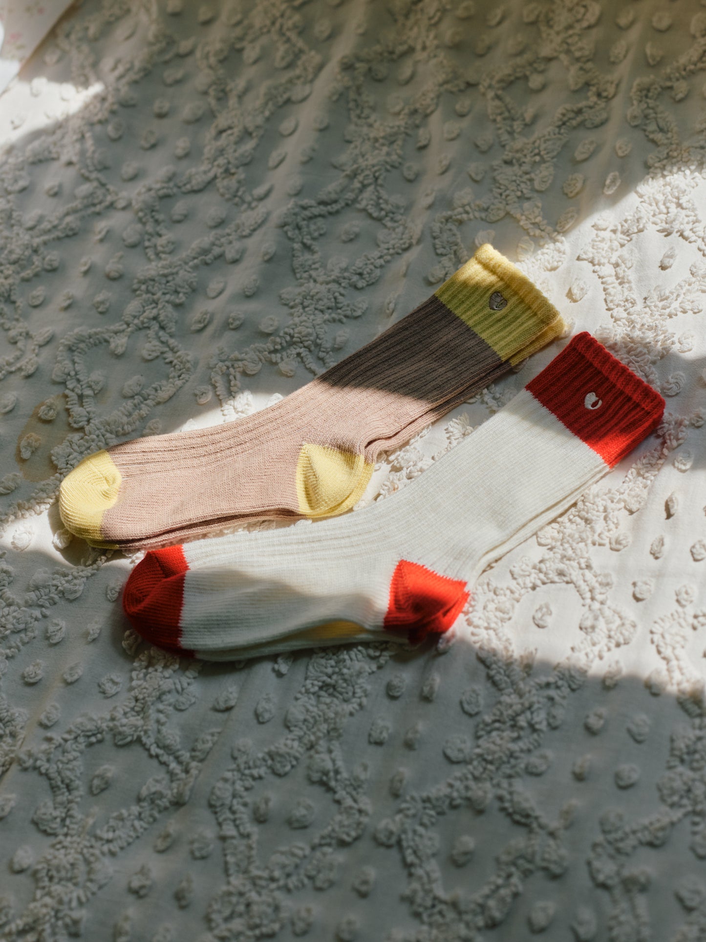 COLOR BLOCK HEART SOCKS