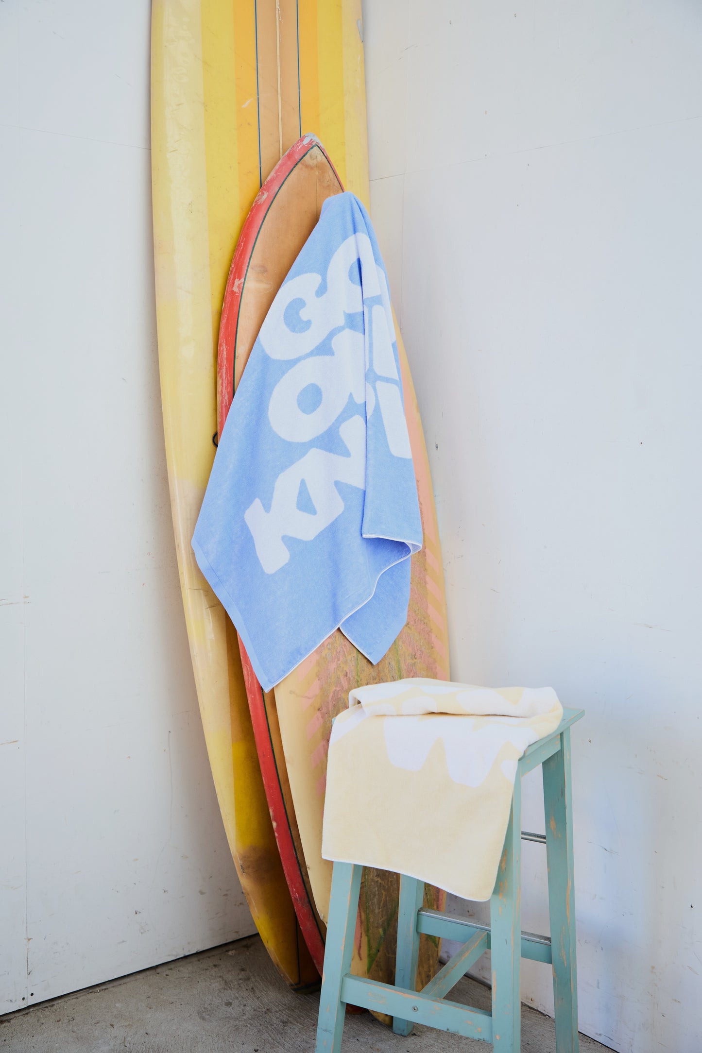 SIGNATURE LOGO BEACH TOWEL